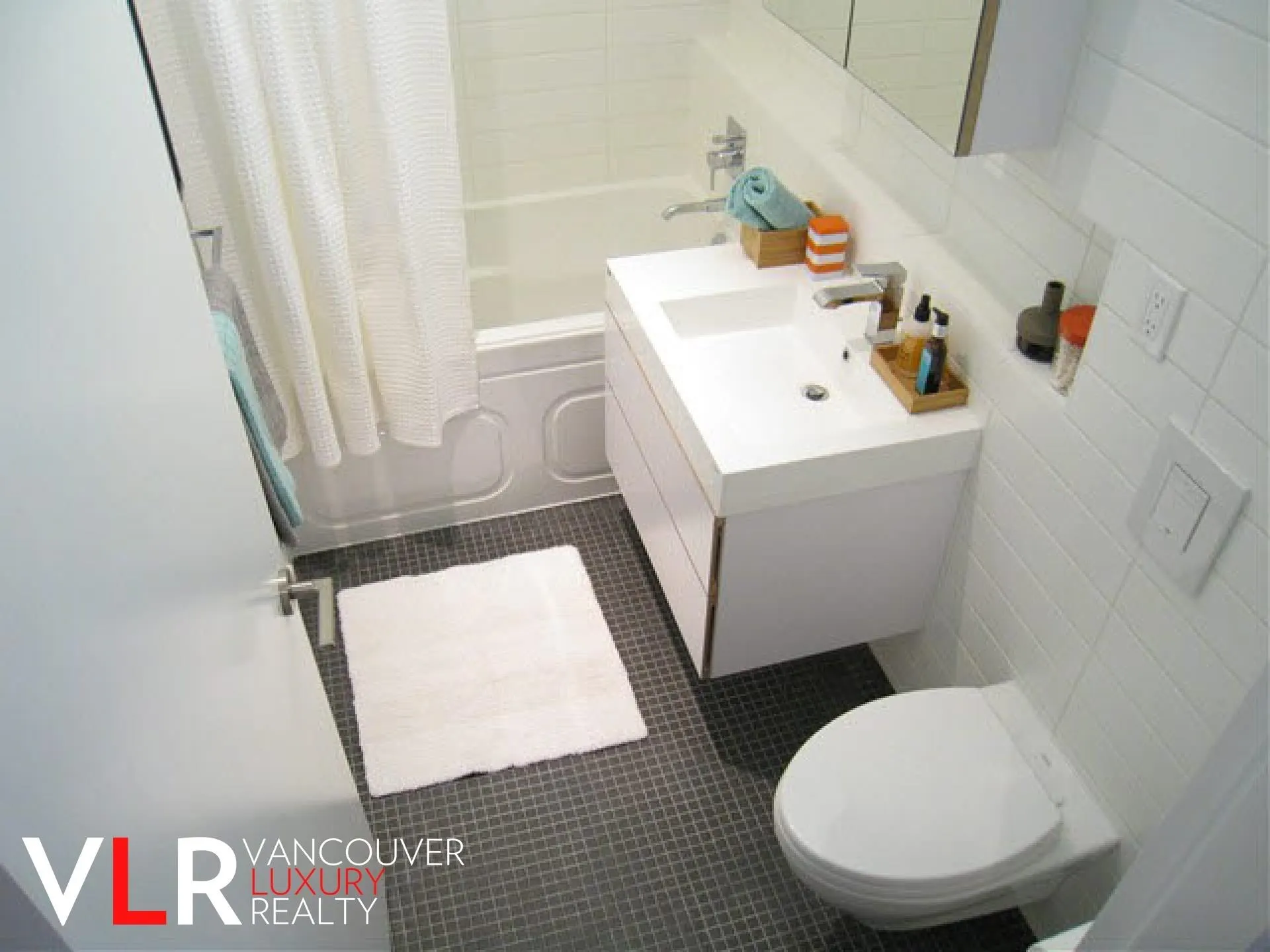 219 E Georgia Street #803