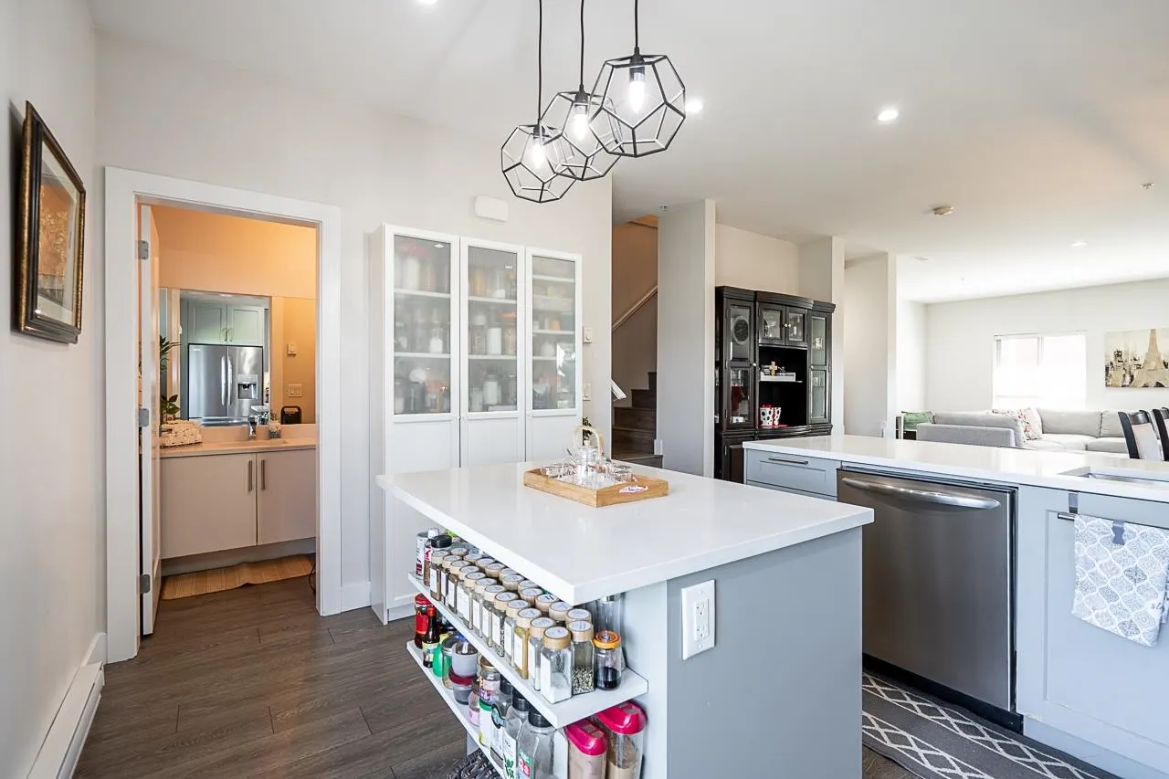 843 Ewen Avenue #32
