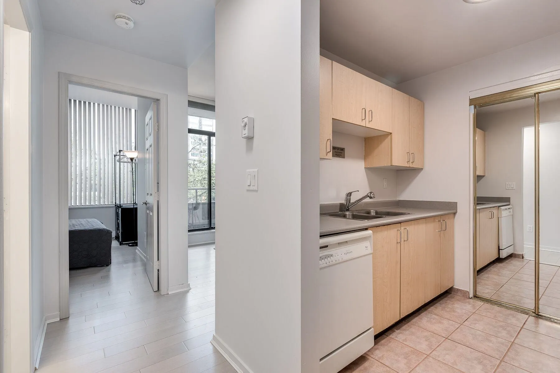 1010 Howe Street #201