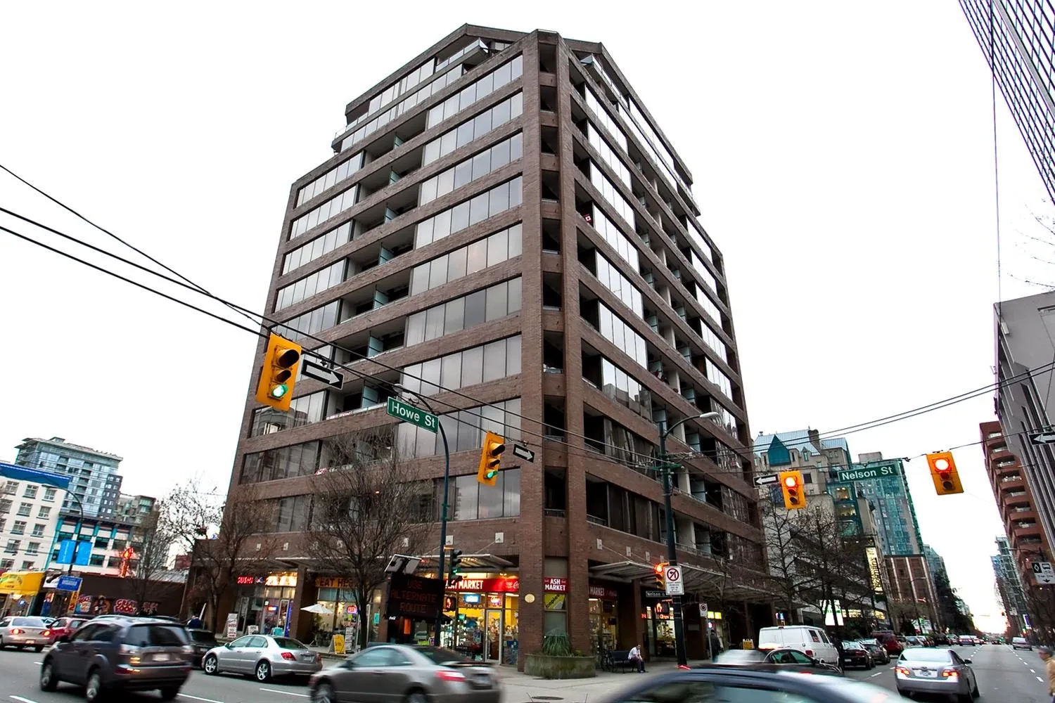 1010 Howe Street #201