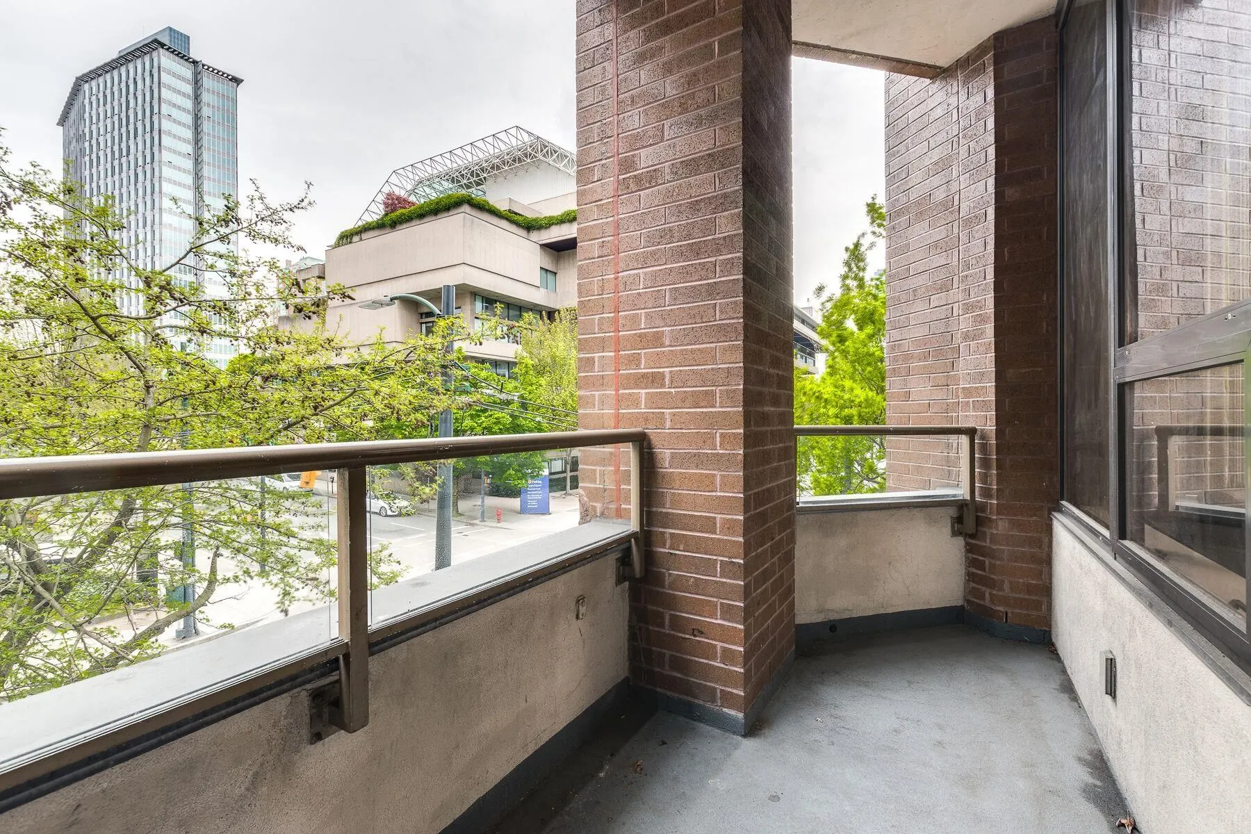 1010 Howe Street #201