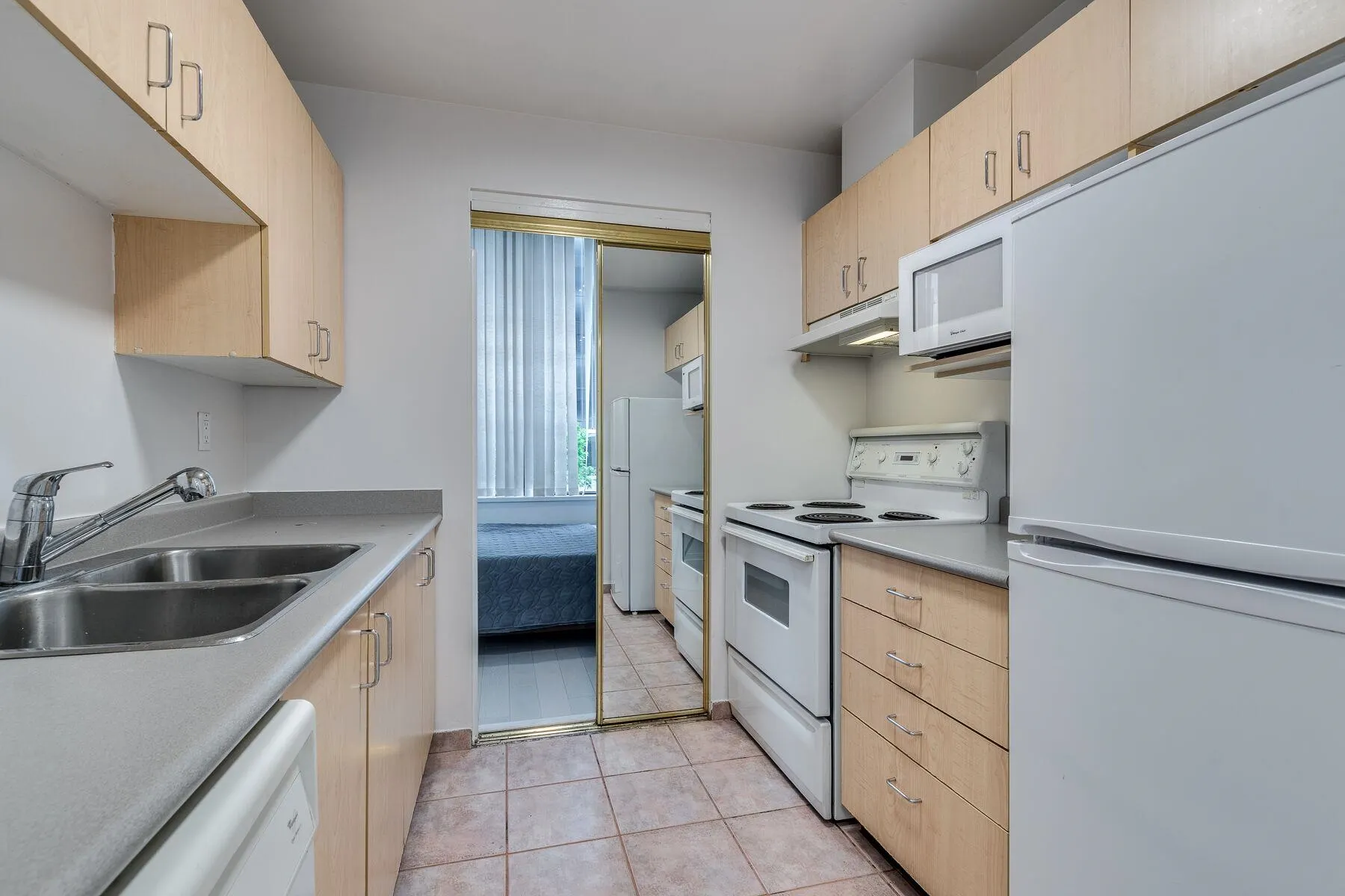 1010 Howe Street #201
