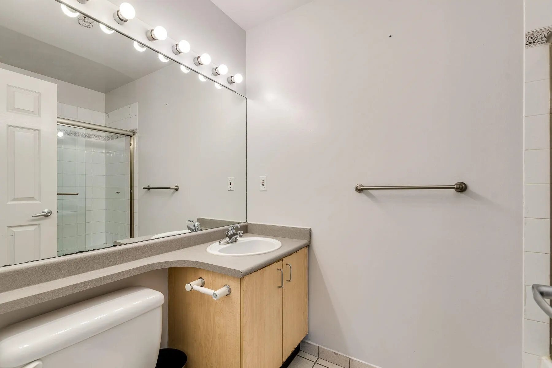 1010 Howe Street #201