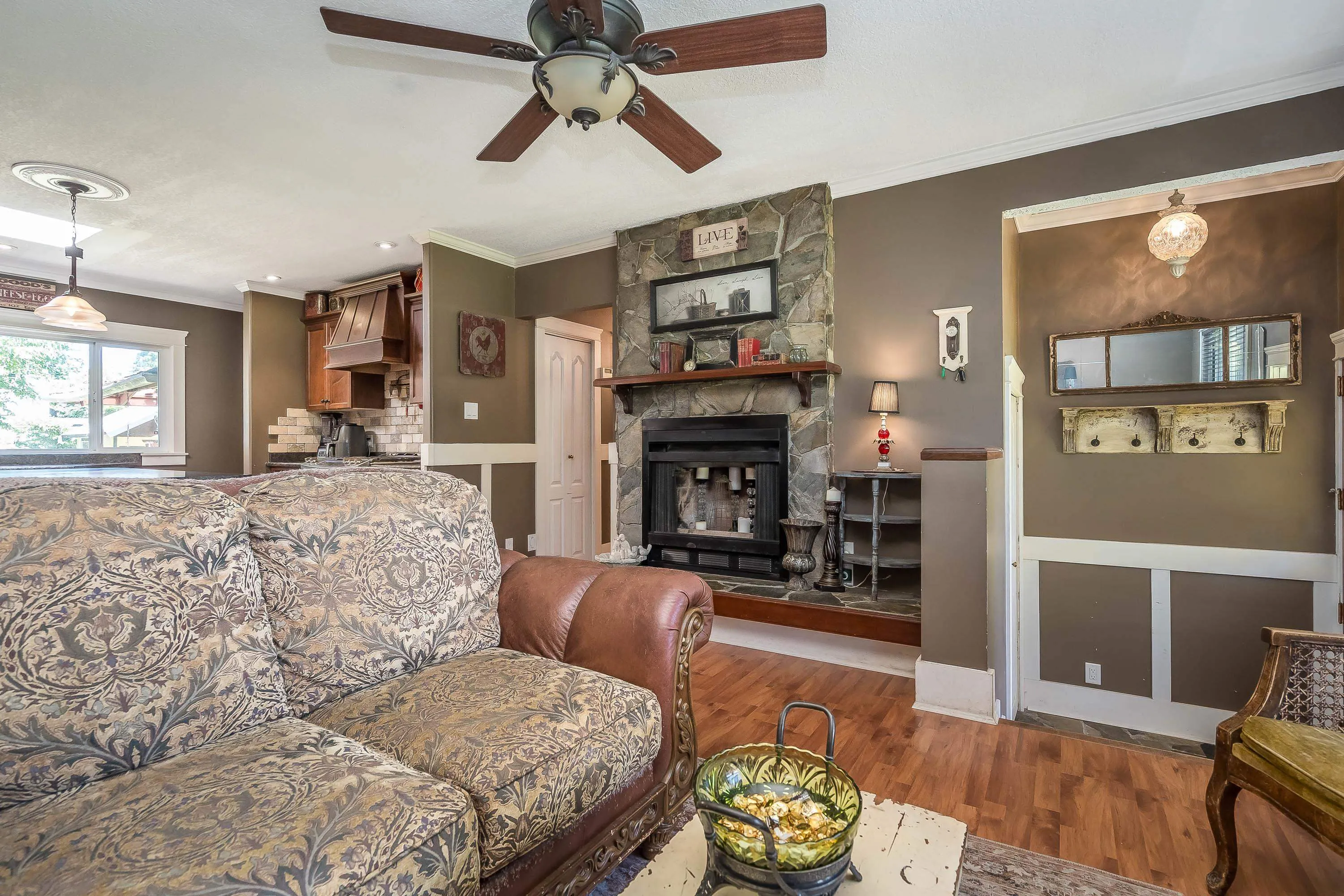 34257 Woodbine Crescent