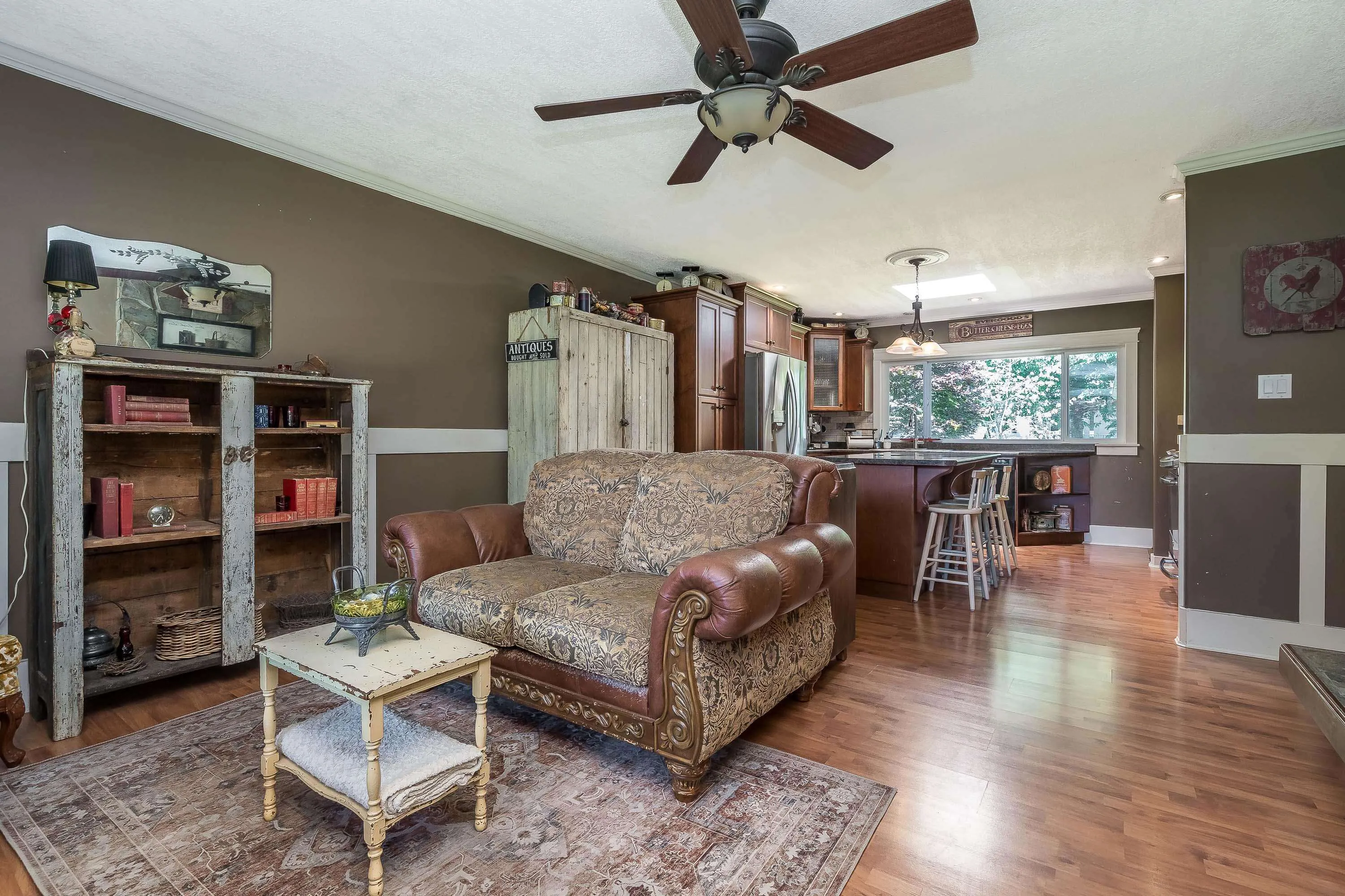34257 Woodbine Crescent