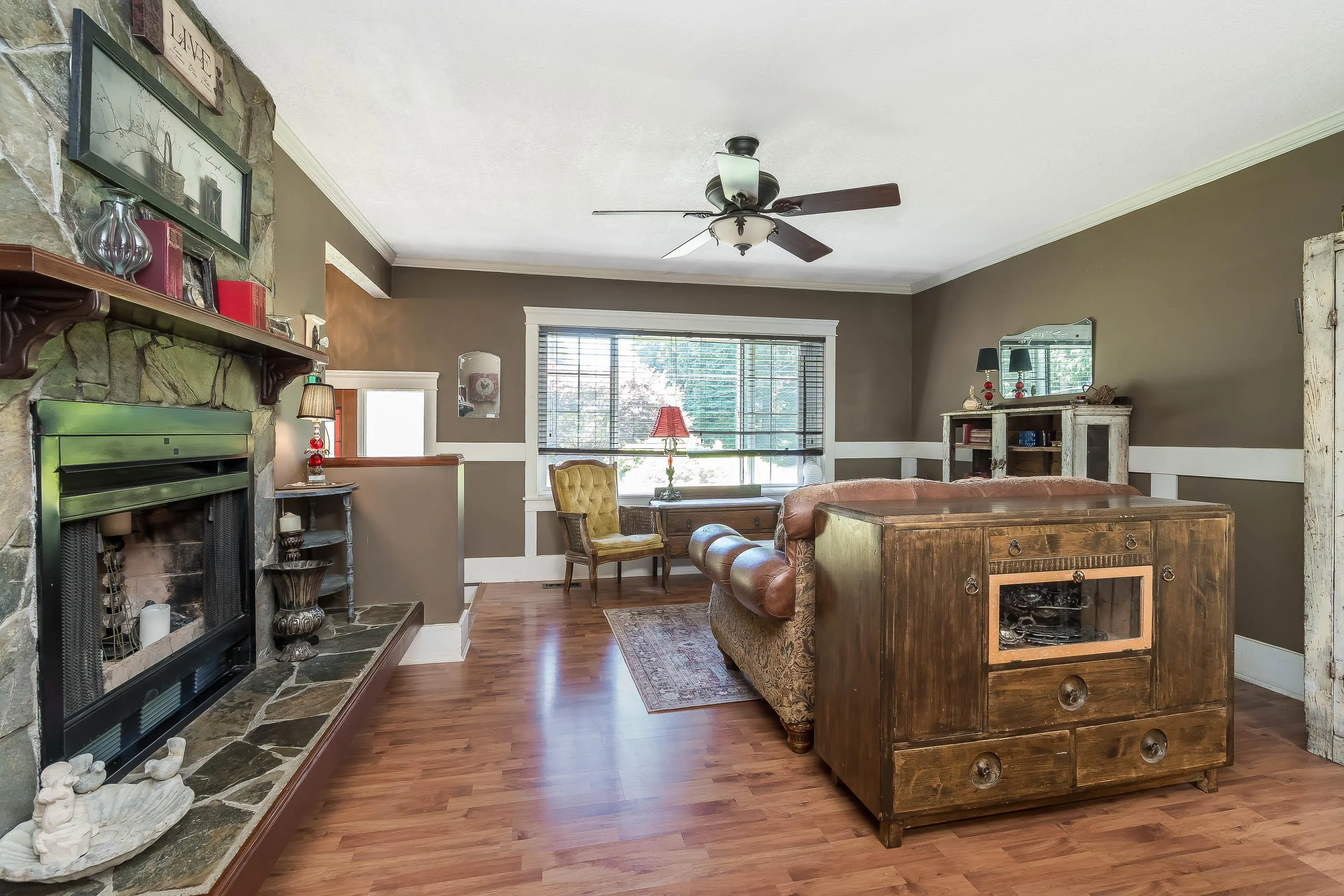 34257 Woodbine Crescent