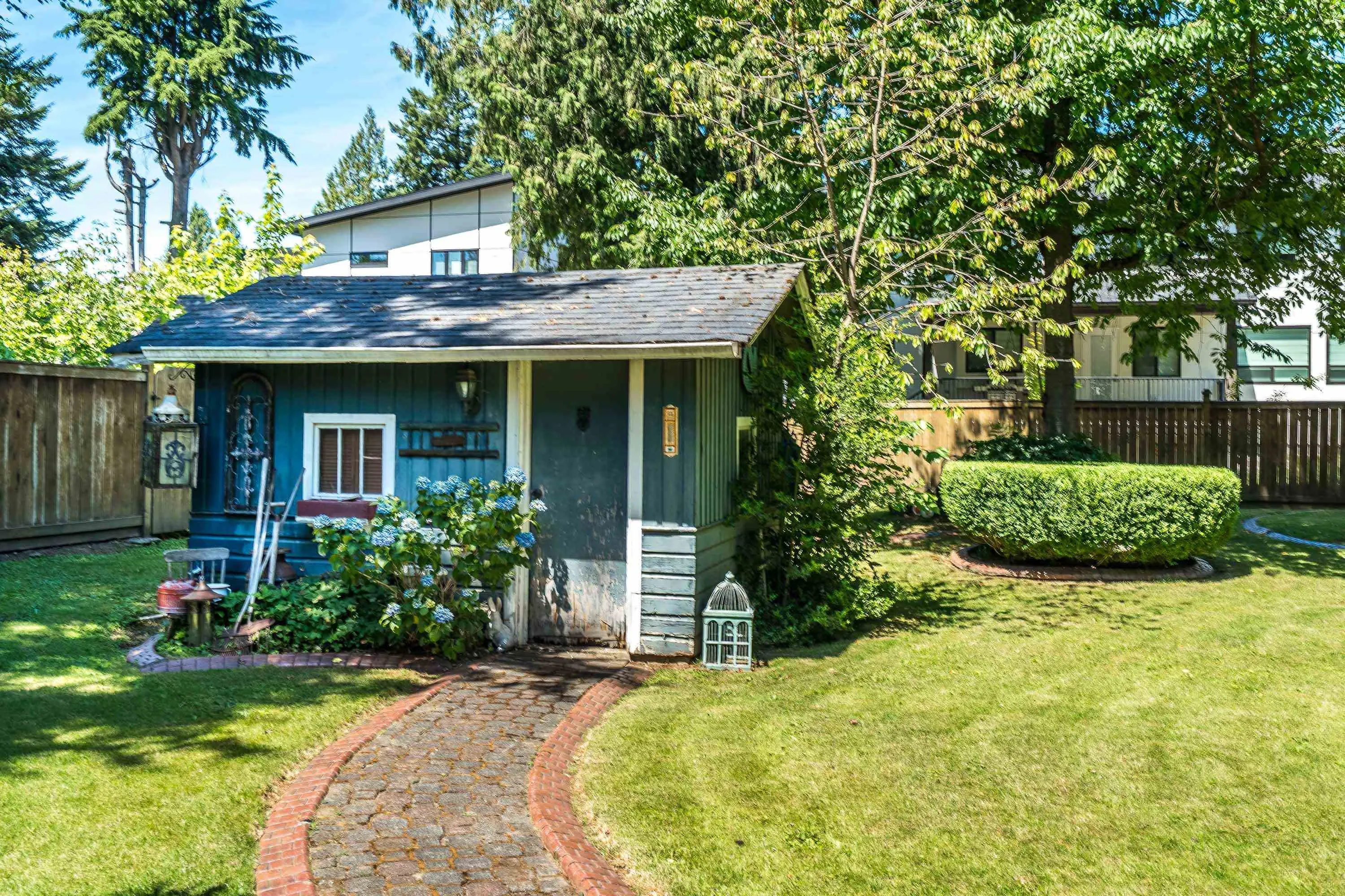 34257 Woodbine Crescent