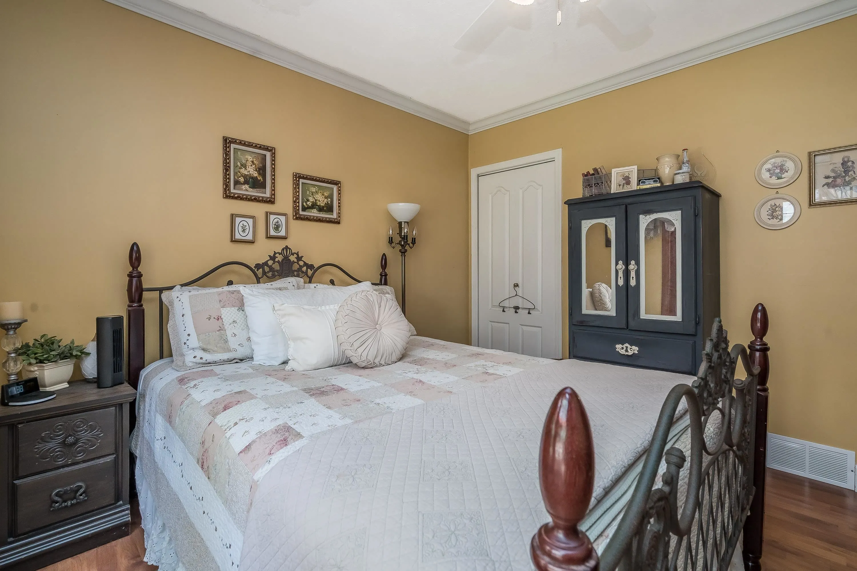 34257 Woodbine Crescent
