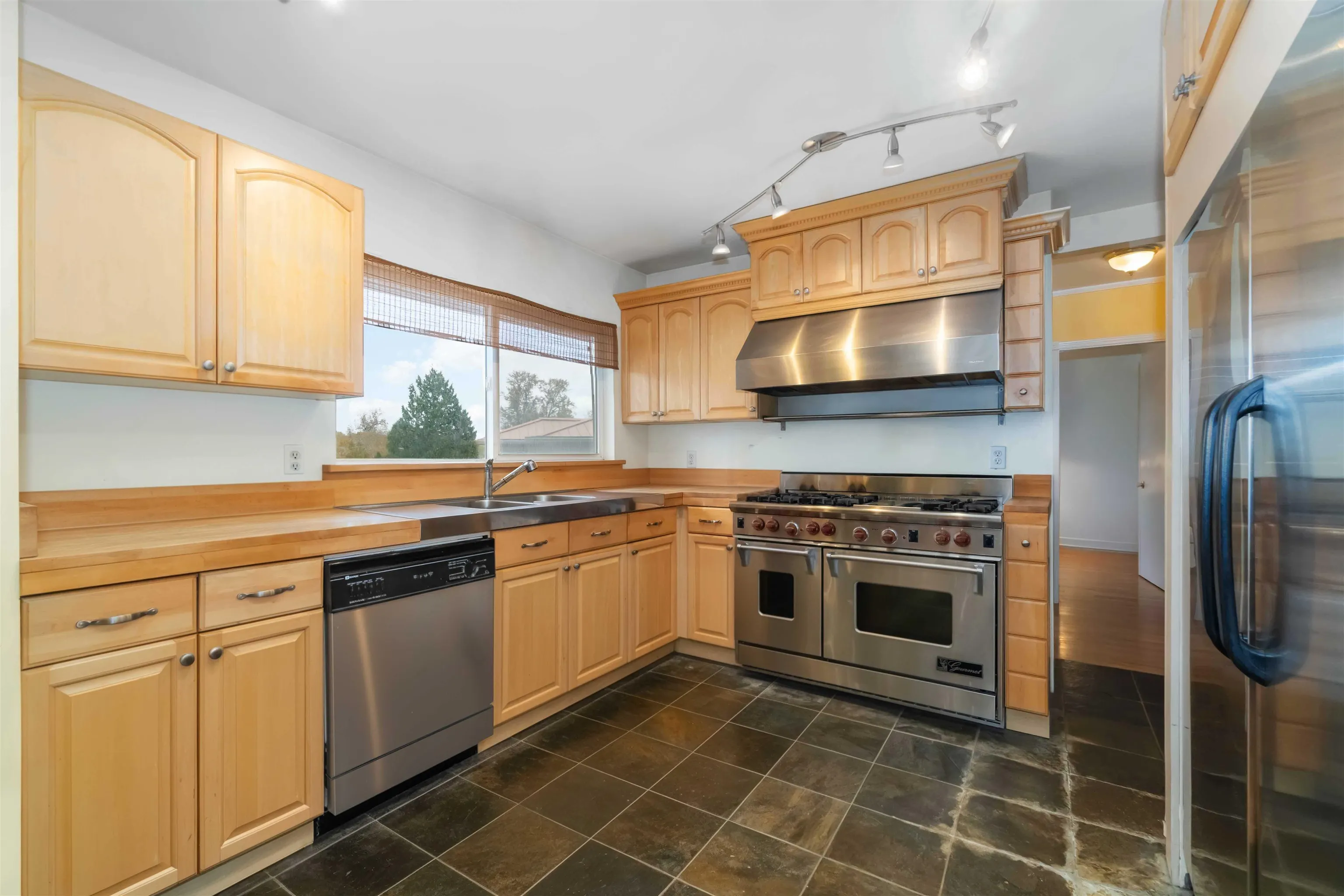 4037 Nithsdale Street