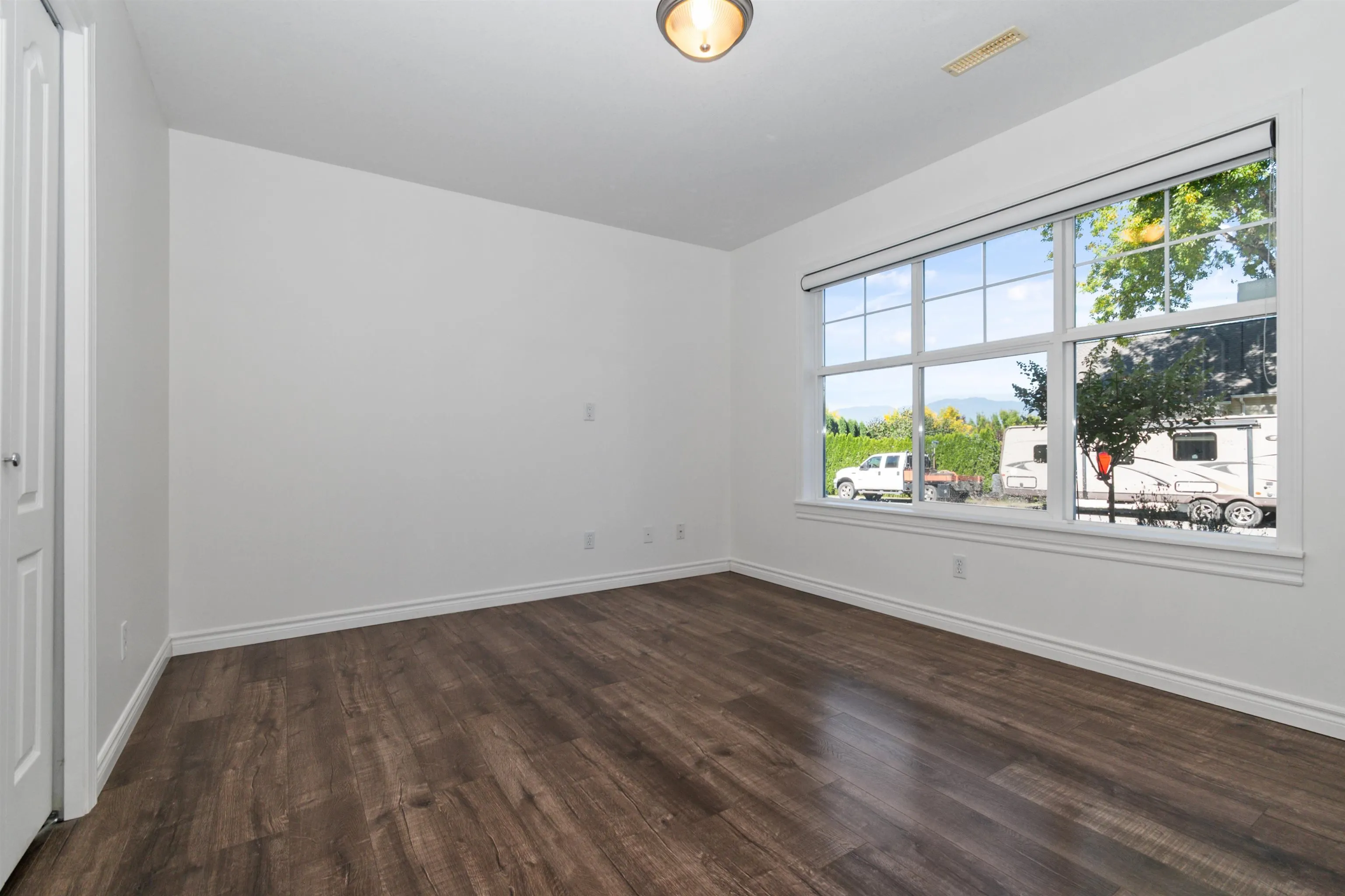 5379 Skyview Crescent
