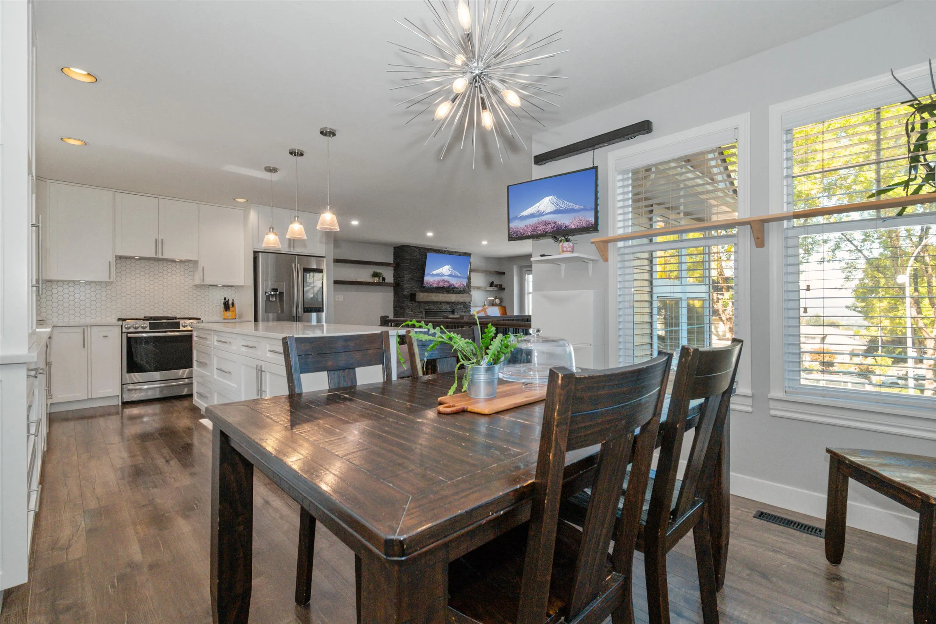 5379 Skyview Crescent
