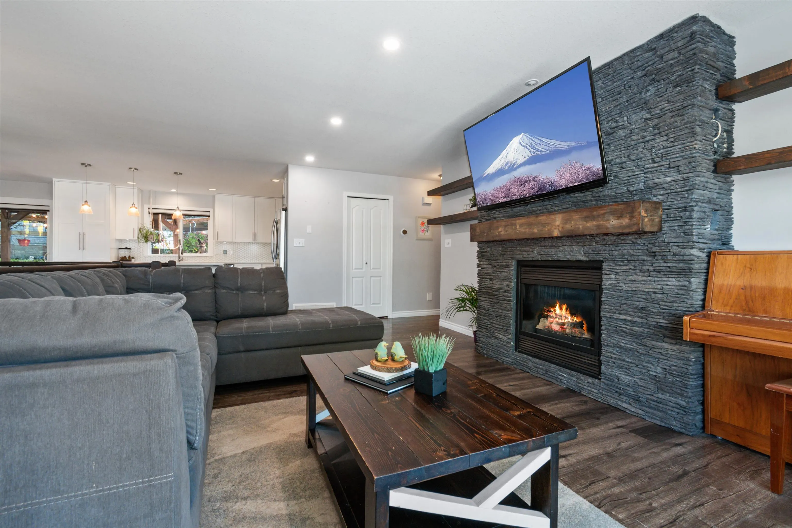 5379 Skyview Crescent