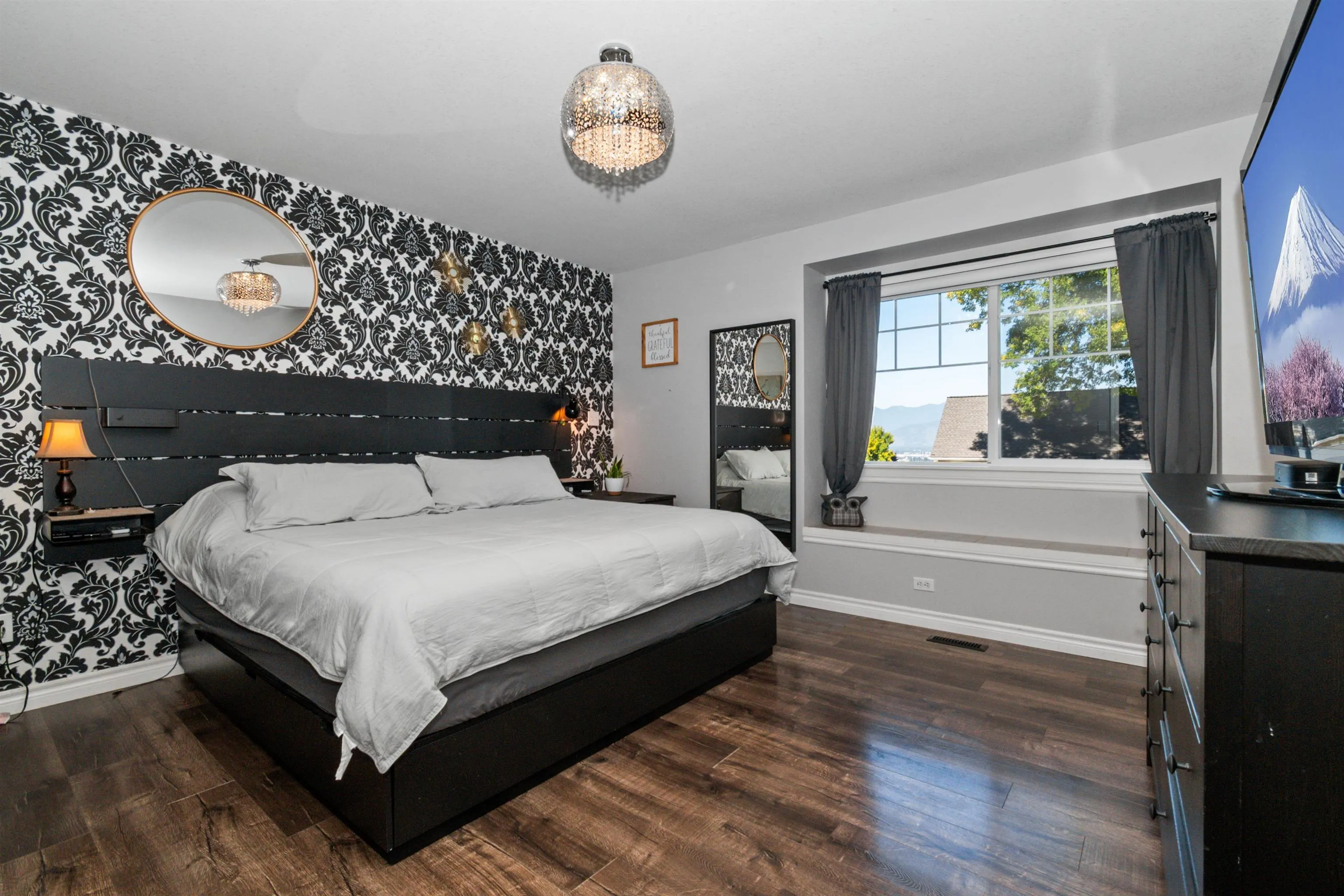5379 Skyview Crescent