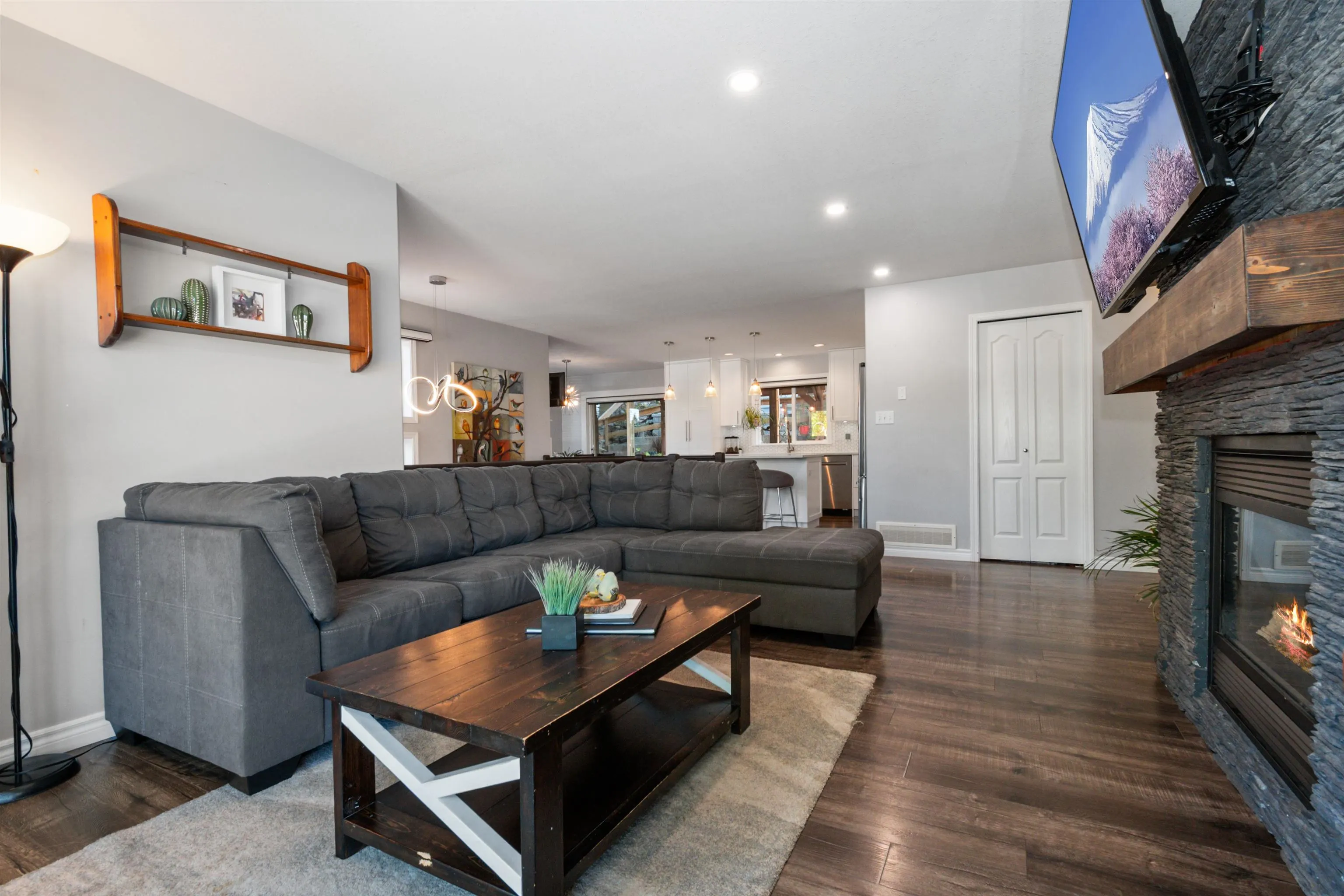 5379 Skyview Crescent