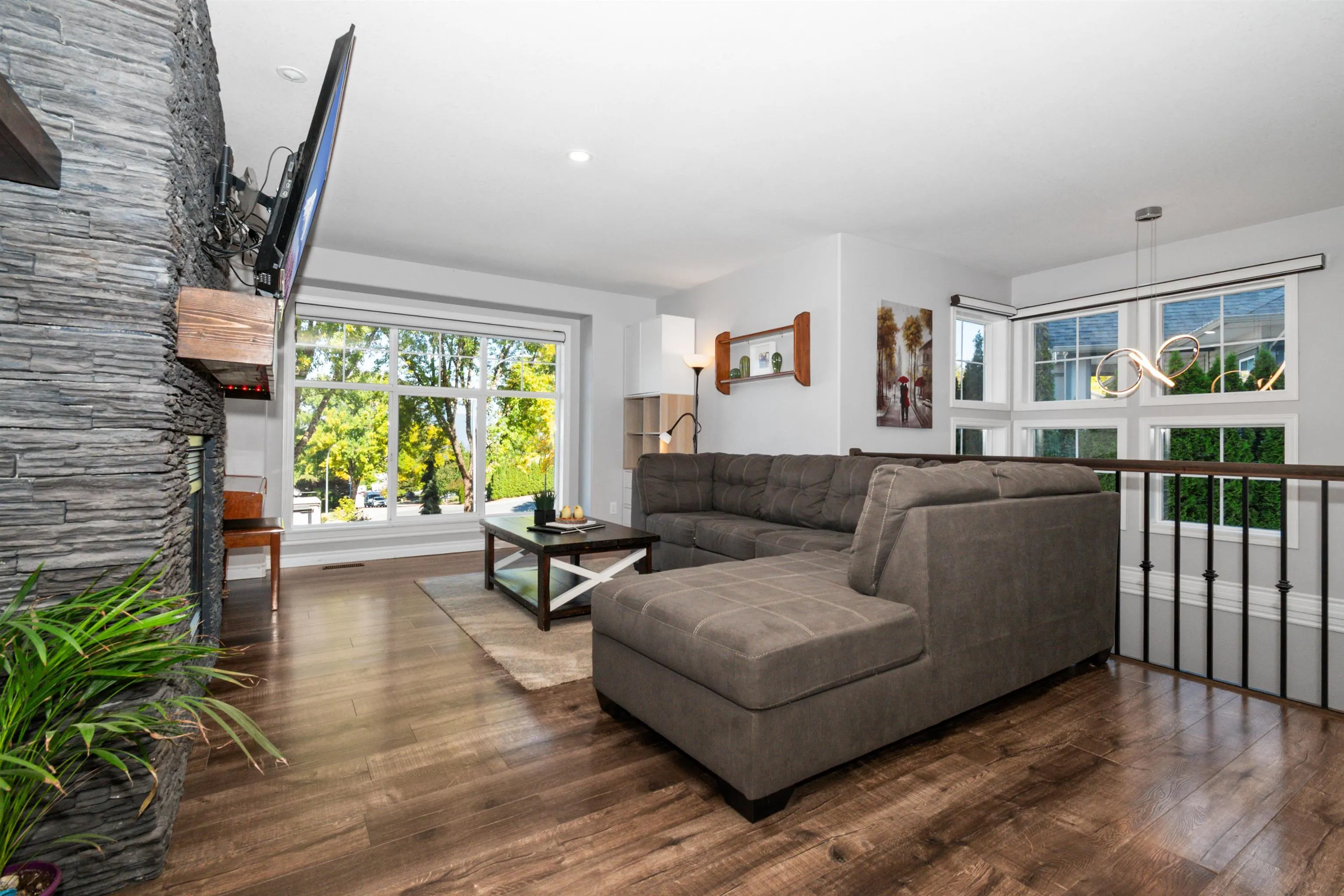 5379 Skyview Crescent