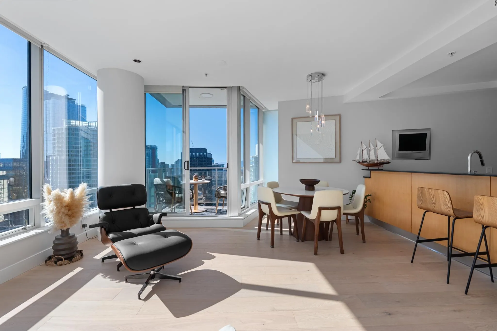1077 W Cordova Street #2605
