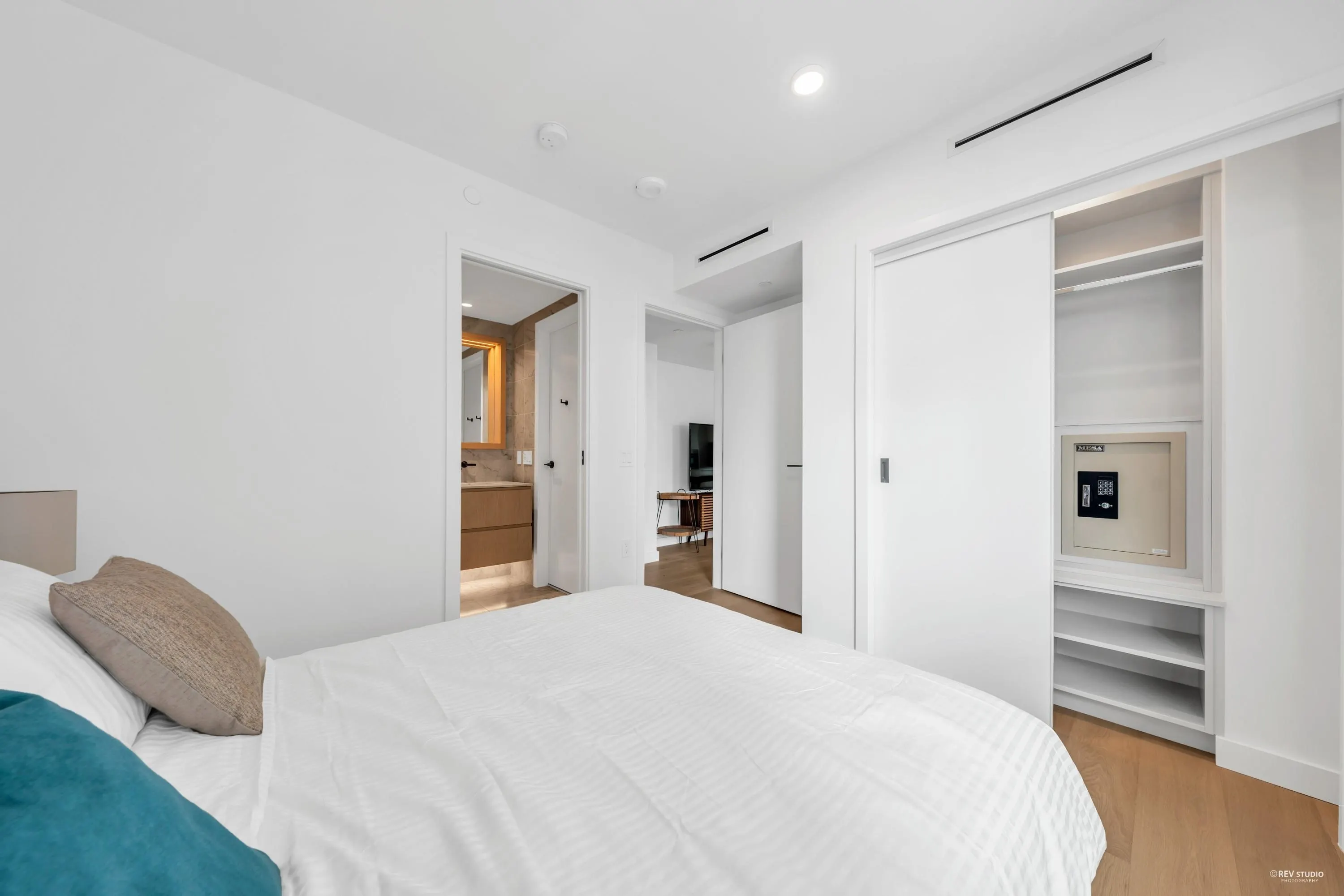 1180 Broughton Street #906