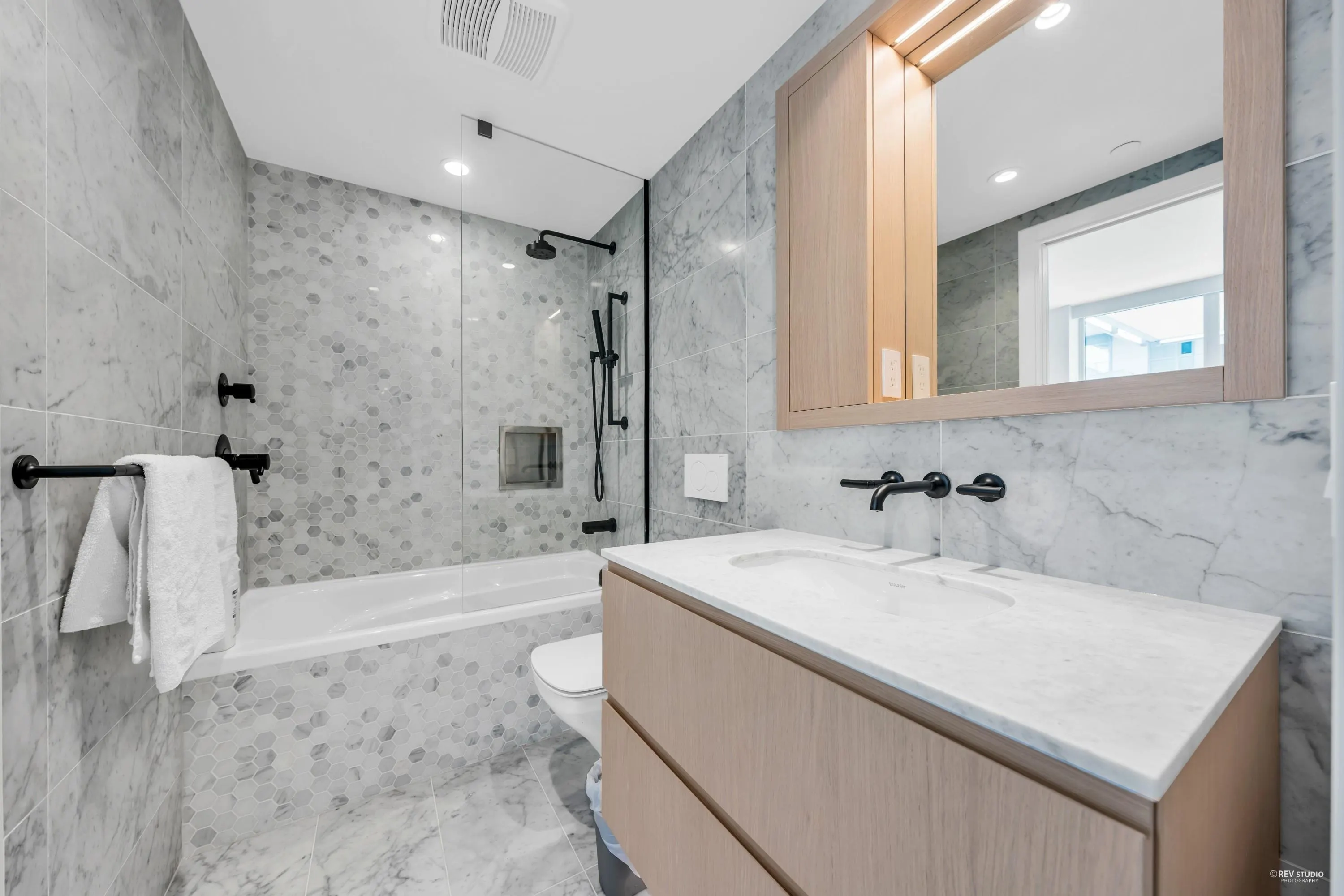 1180 Broughton Street #906