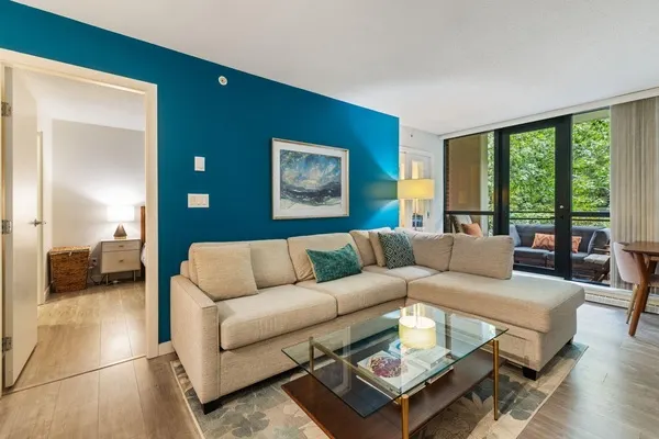 977 Mainland Street #306
