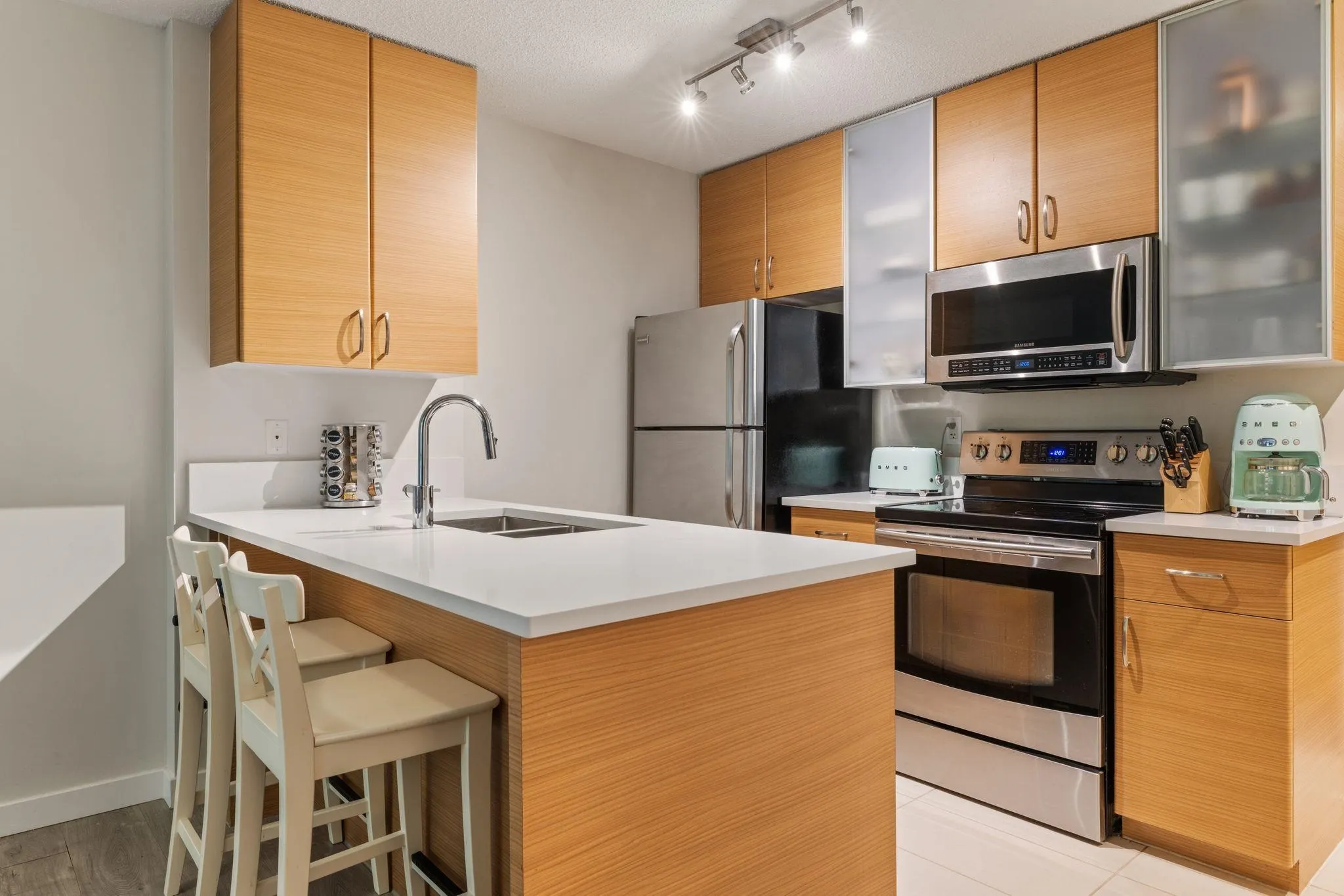977 Mainland Street #306