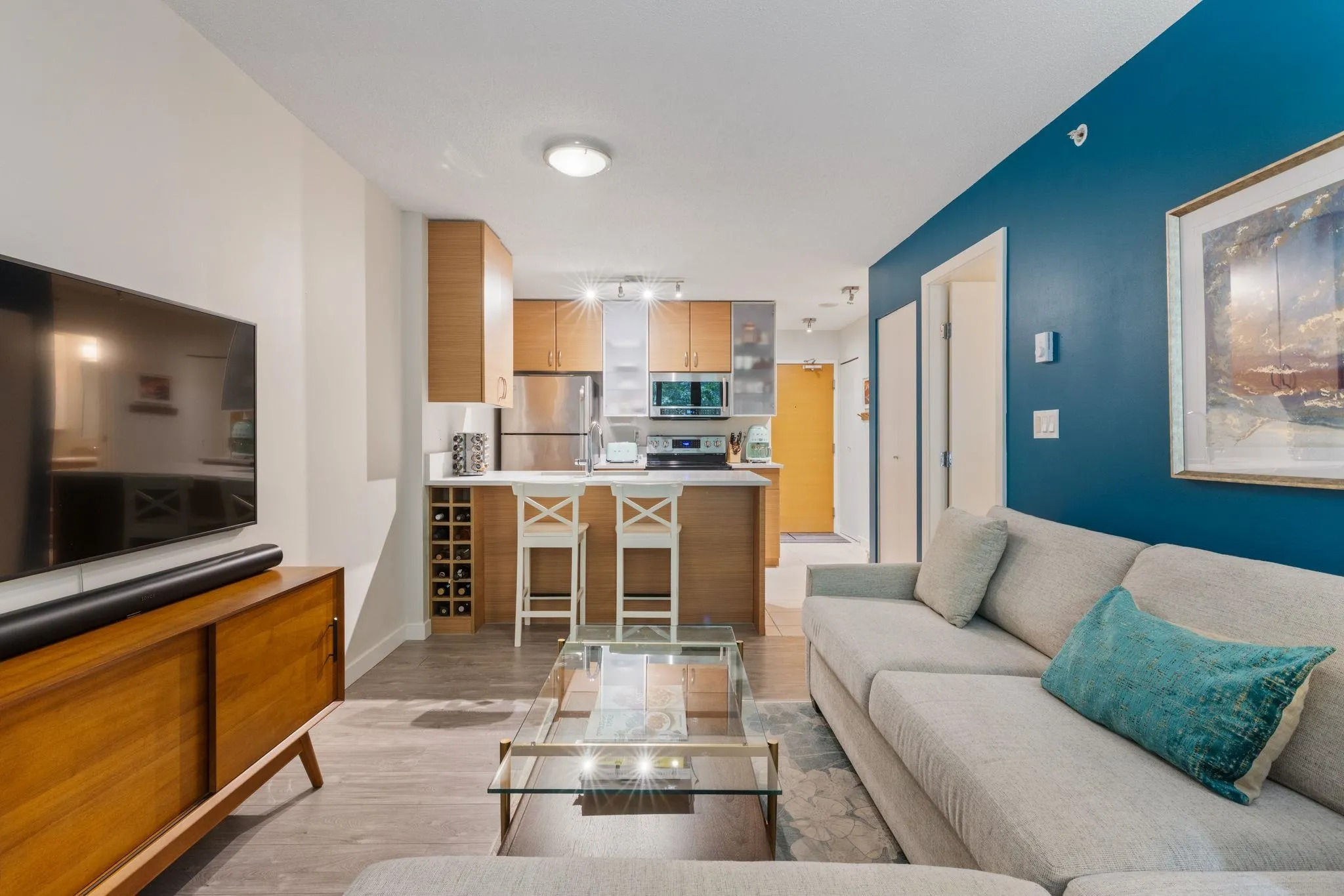 977 Mainland Street #306