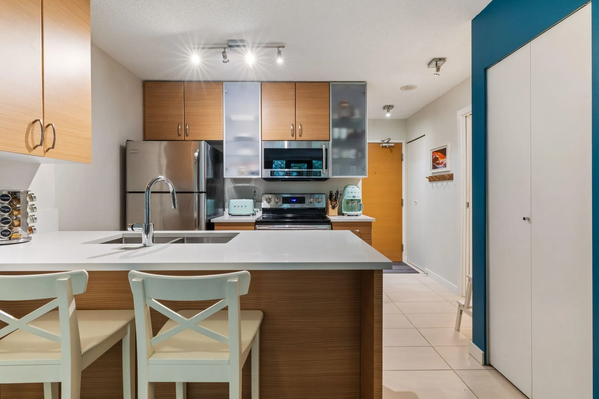 977 Mainland Street #306