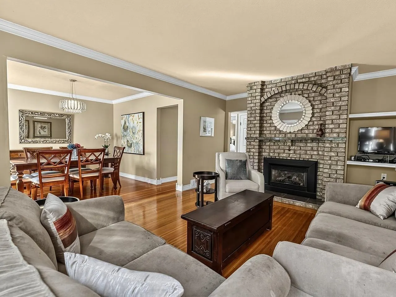 295 W 17th Avenue
