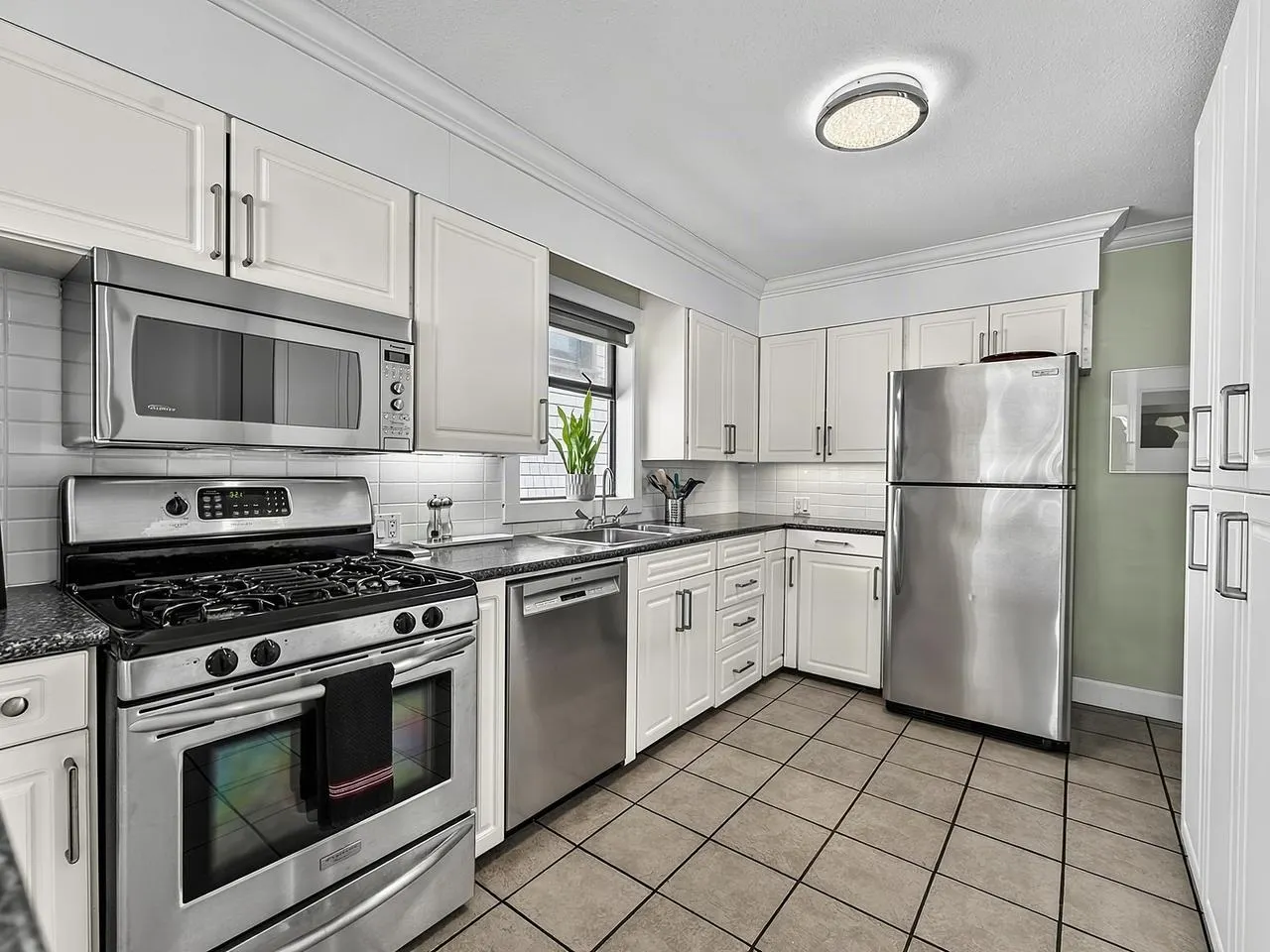 295 W 17th Avenue