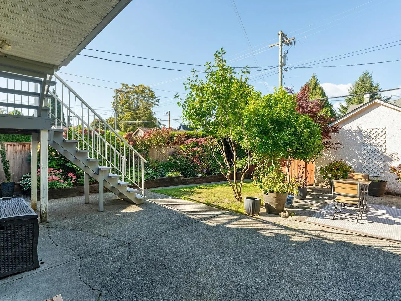 295 W 17th Avenue