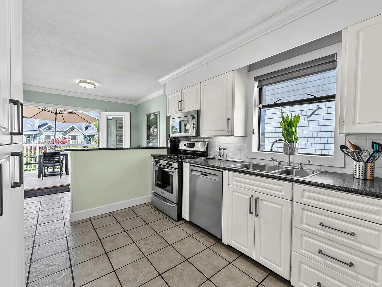 295 W 17th Avenue