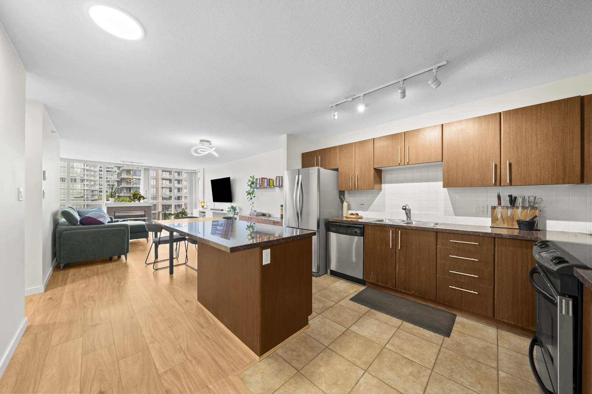 2088 Madison Avenue #1007