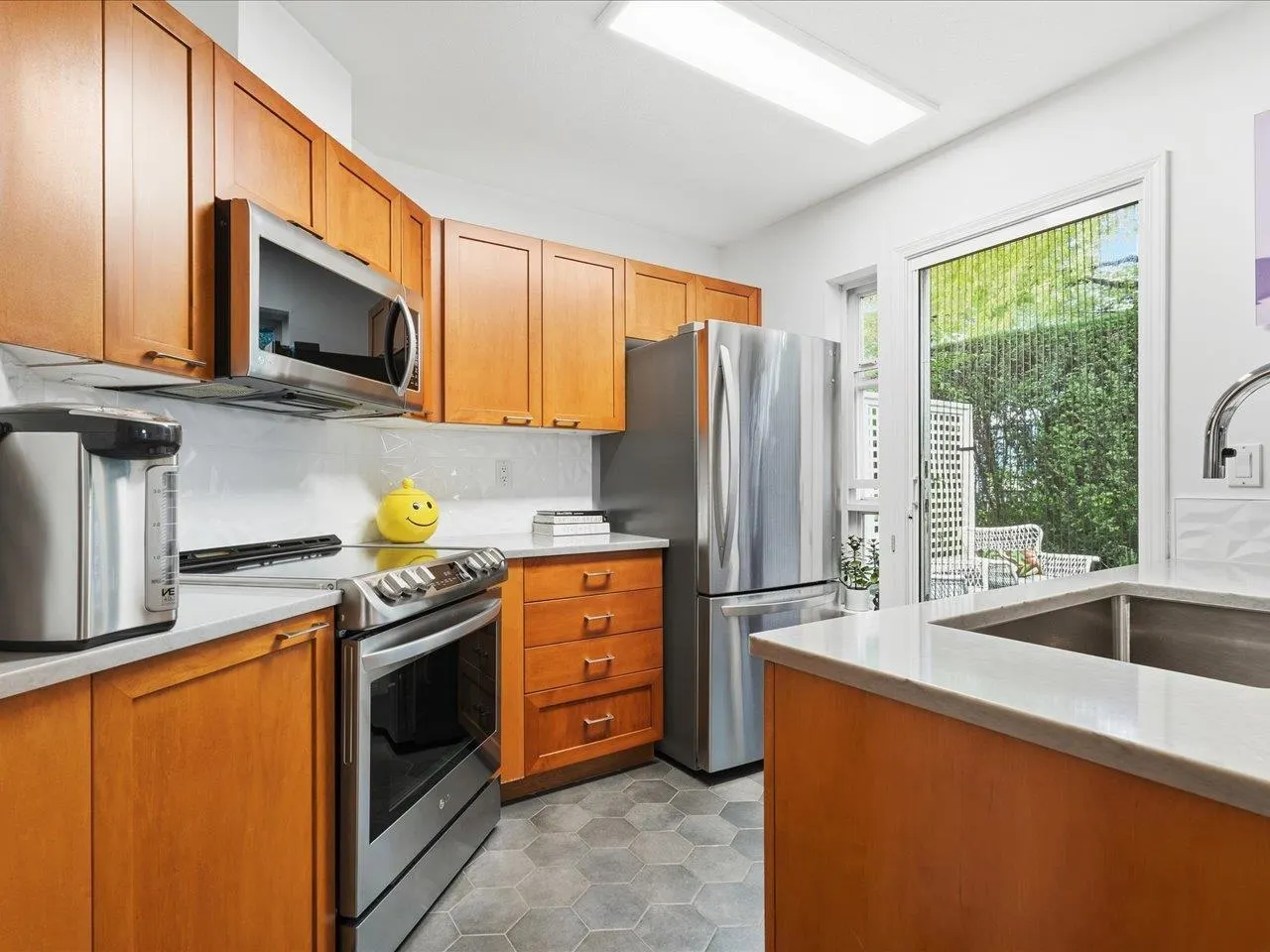 685 W 7th Avenue #101