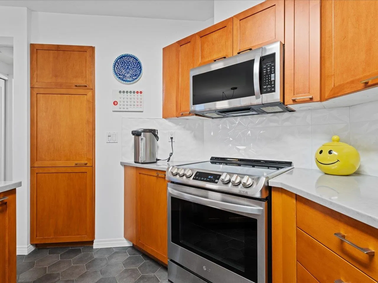 685 W 7th Avenue #101