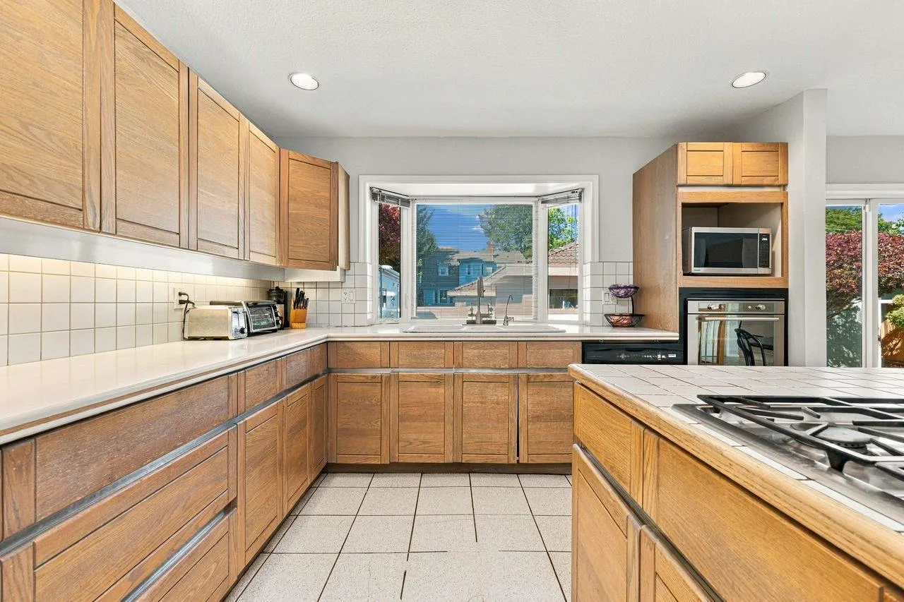 1039 W 29th Avenue