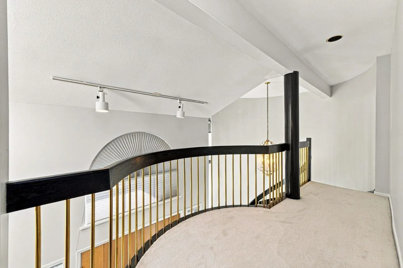 1039 W 29th Avenue
