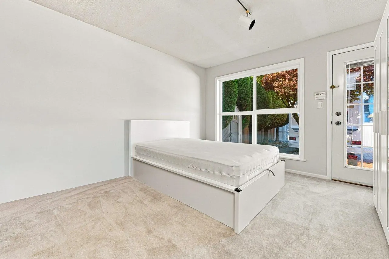 1039 W 29th Avenue