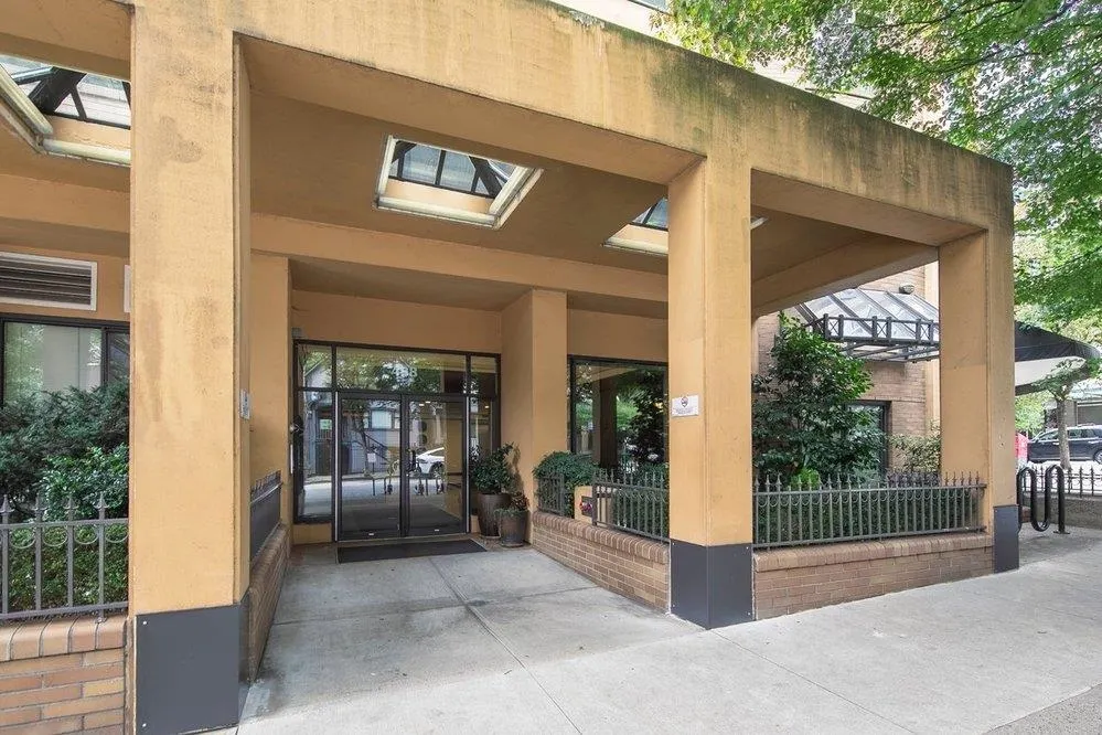 488 Helmcken Street #408