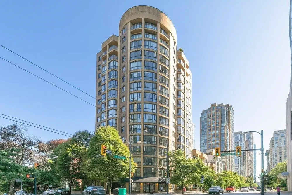 488 Helmcken Street #408
