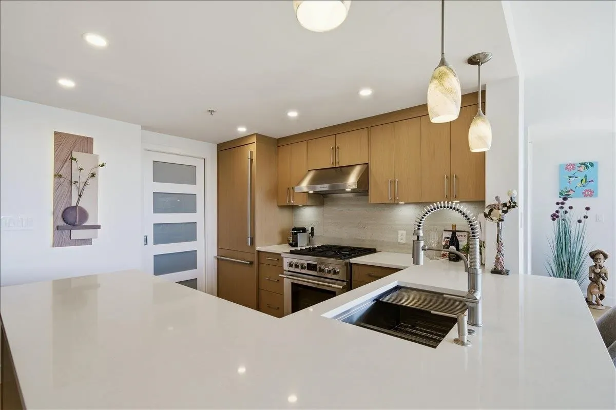 455 Beach Crescent #803