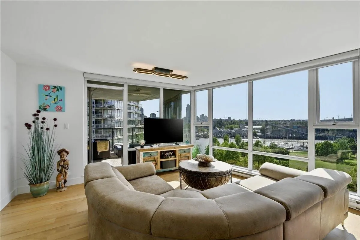 455 Beach Crescent #803
