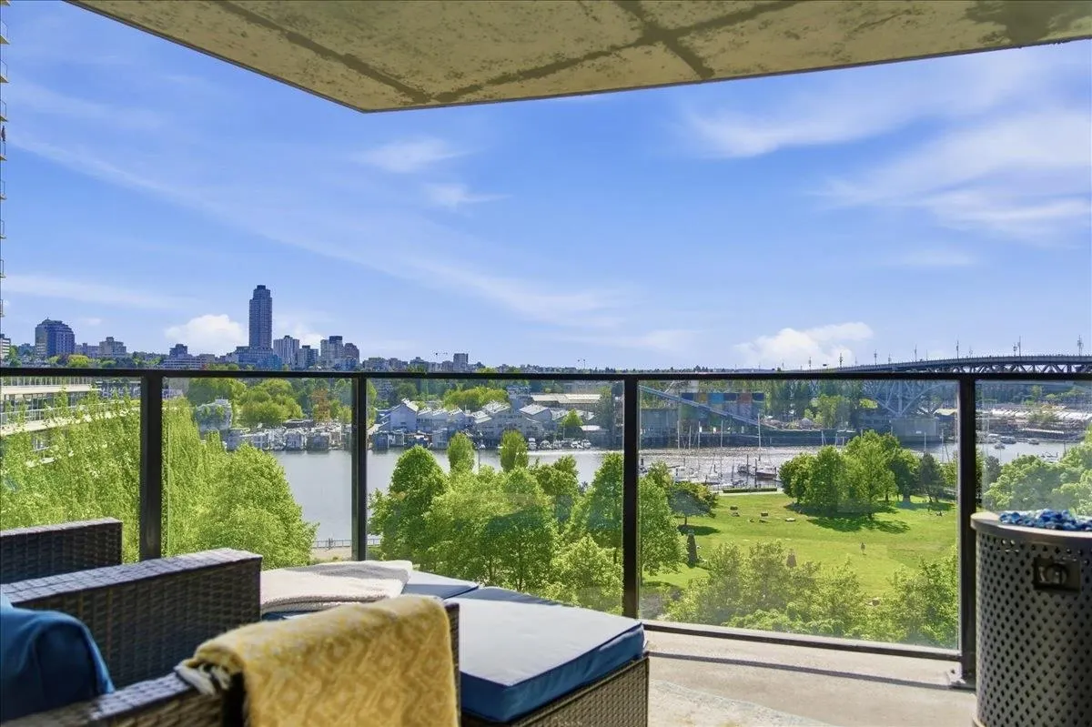 455 Beach Crescent #803