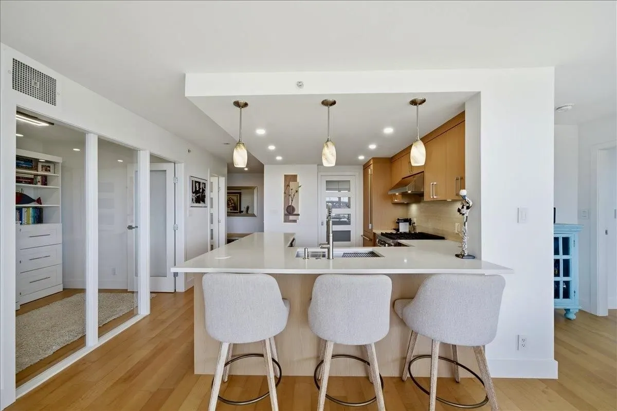 455 Beach Crescent #803