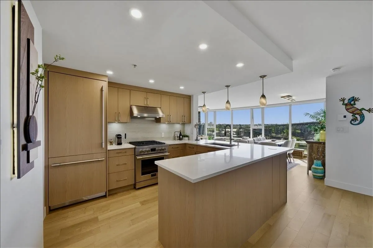 455 Beach Crescent #803