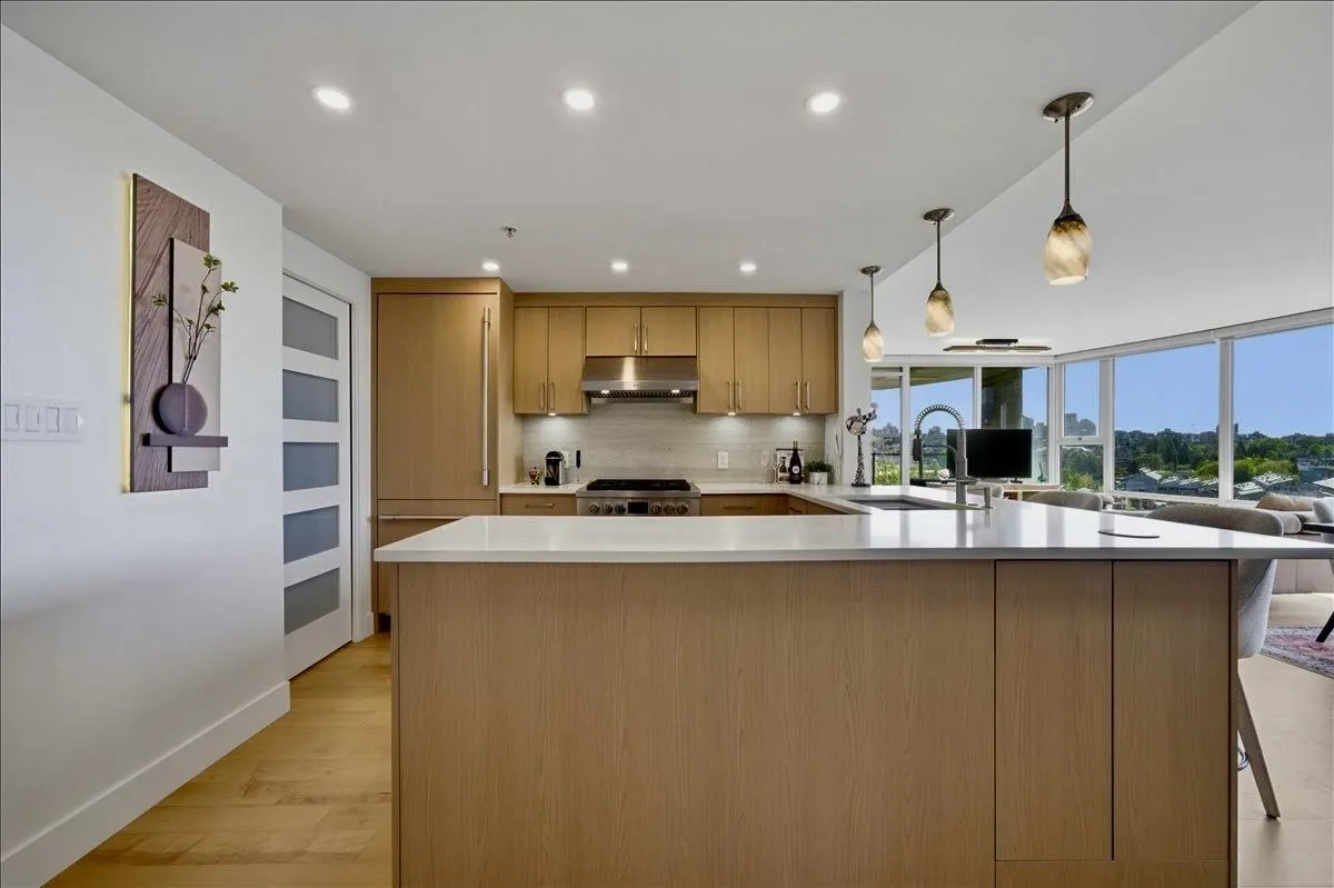 455 Beach Crescent #803