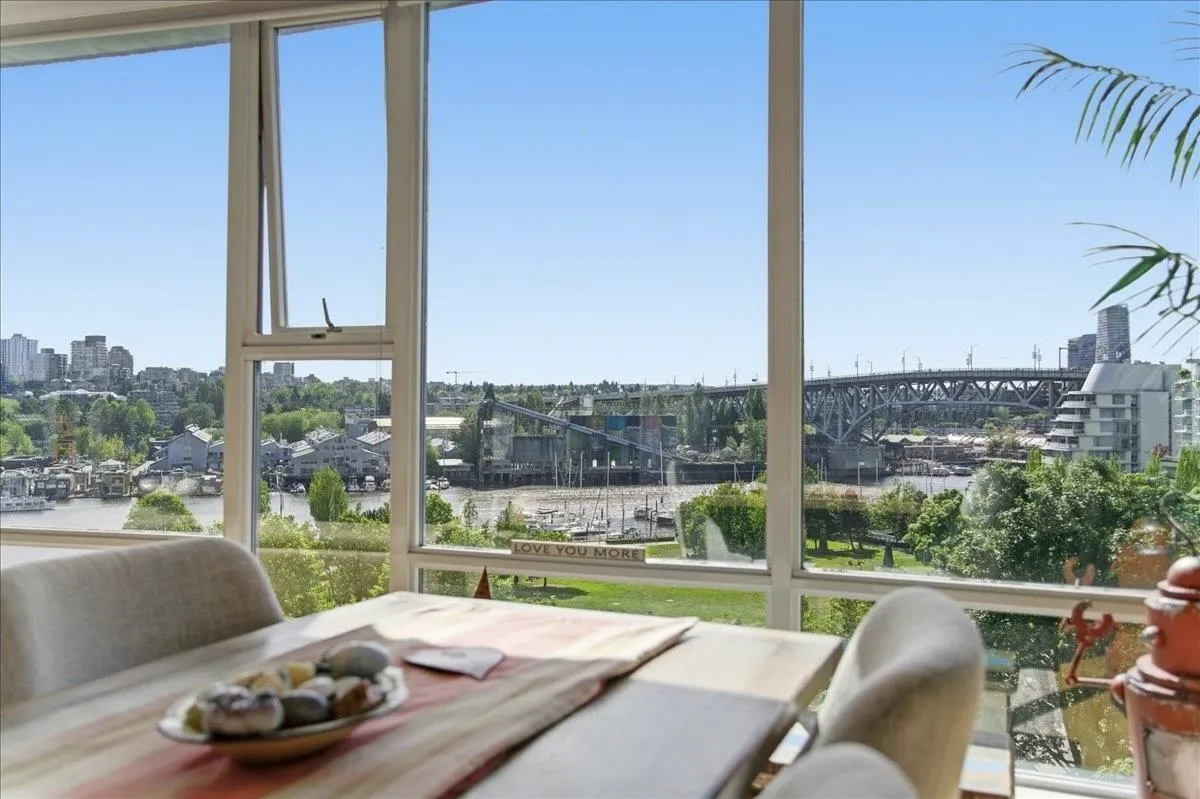 455 Beach Crescent #803