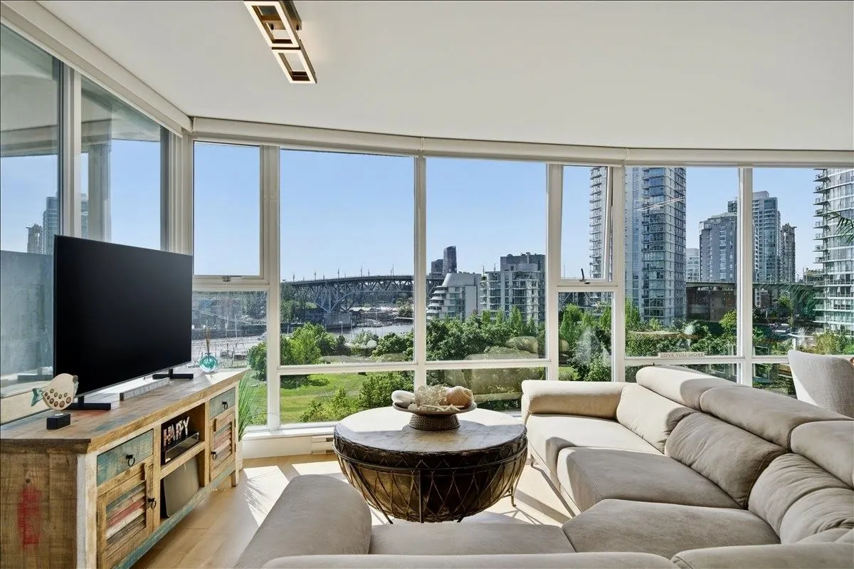 455 Beach Crescent #803