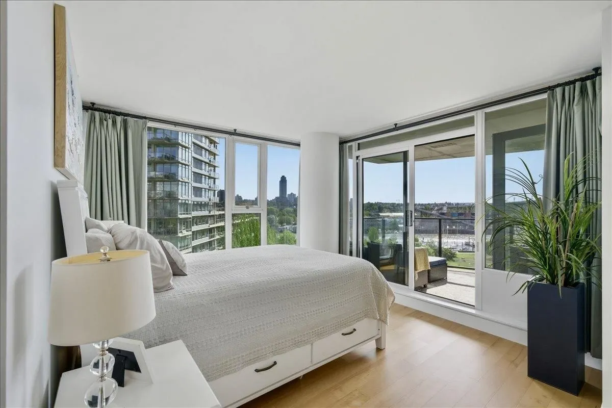 455 Beach Crescent #803