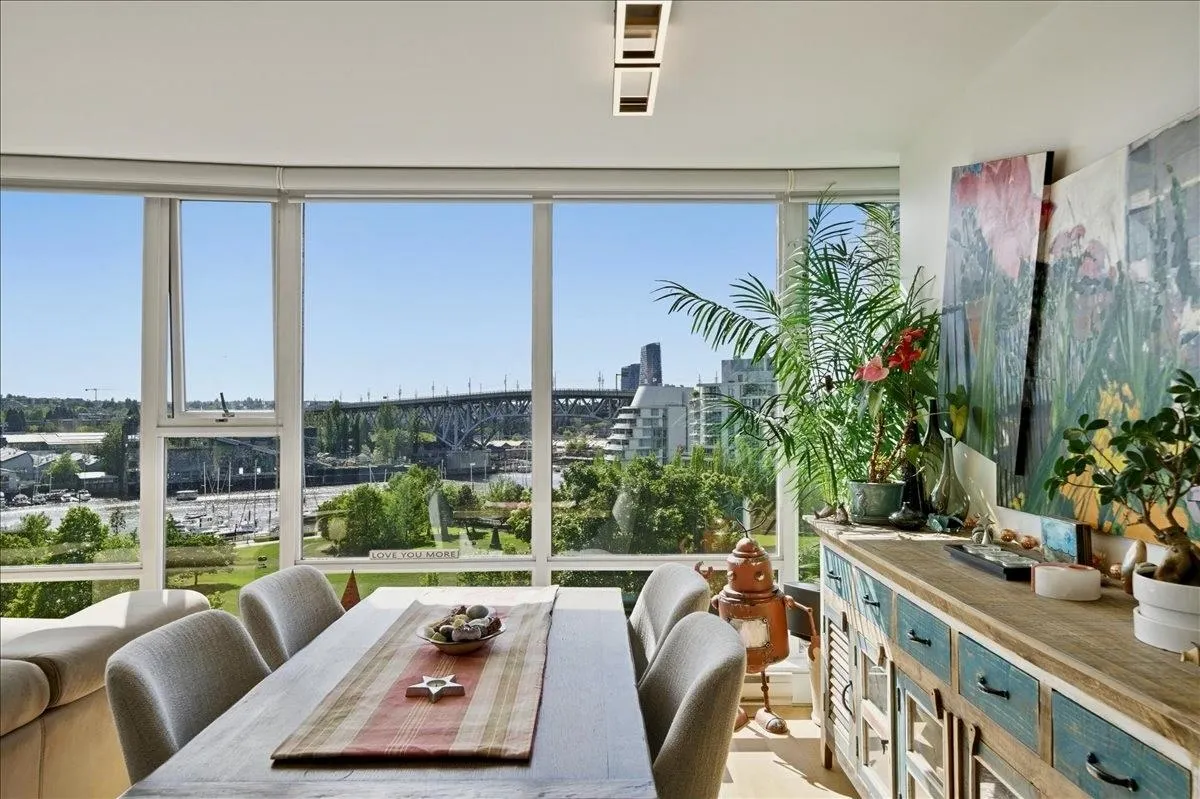 455 Beach Crescent #803