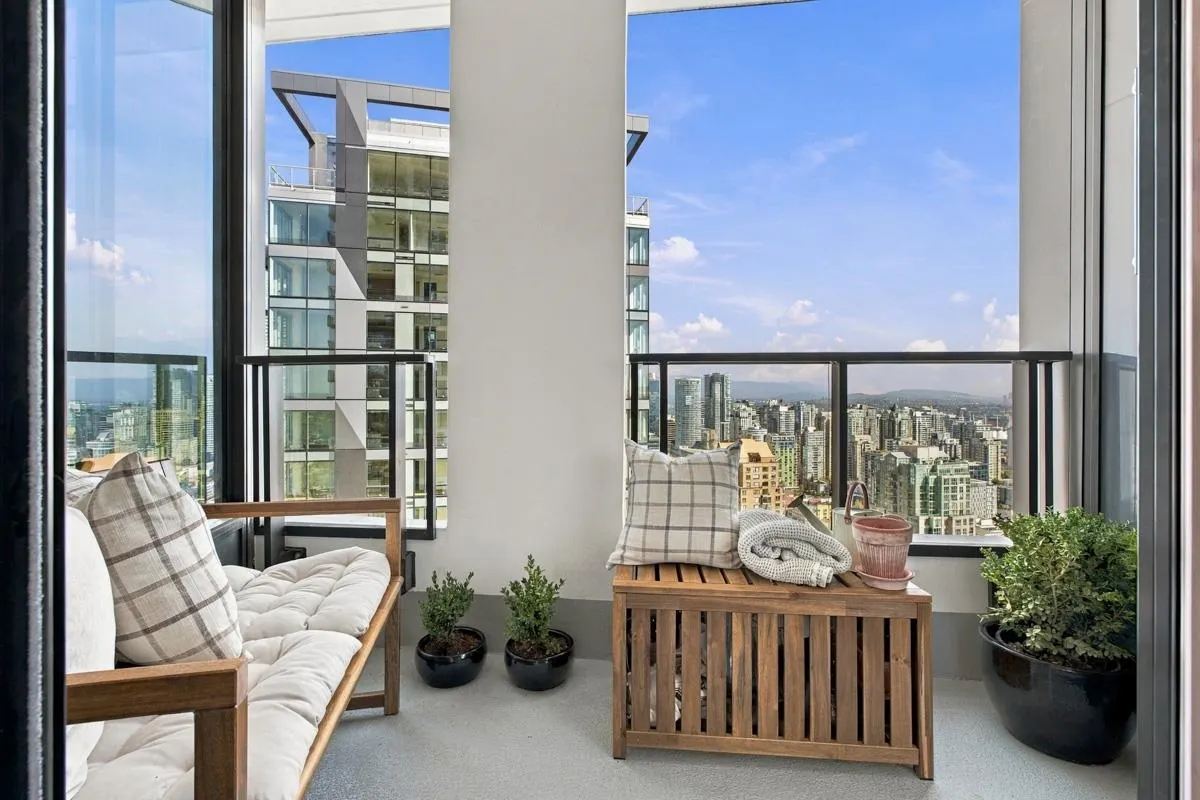 1289 Hornby St #3703