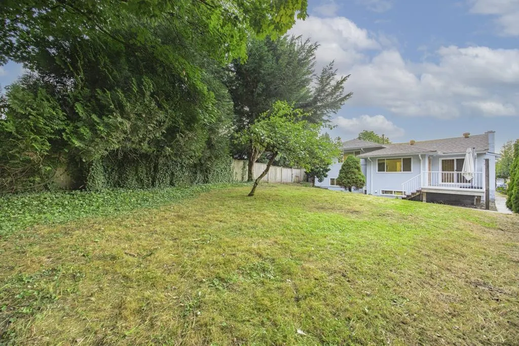 4936 Barker Crescent